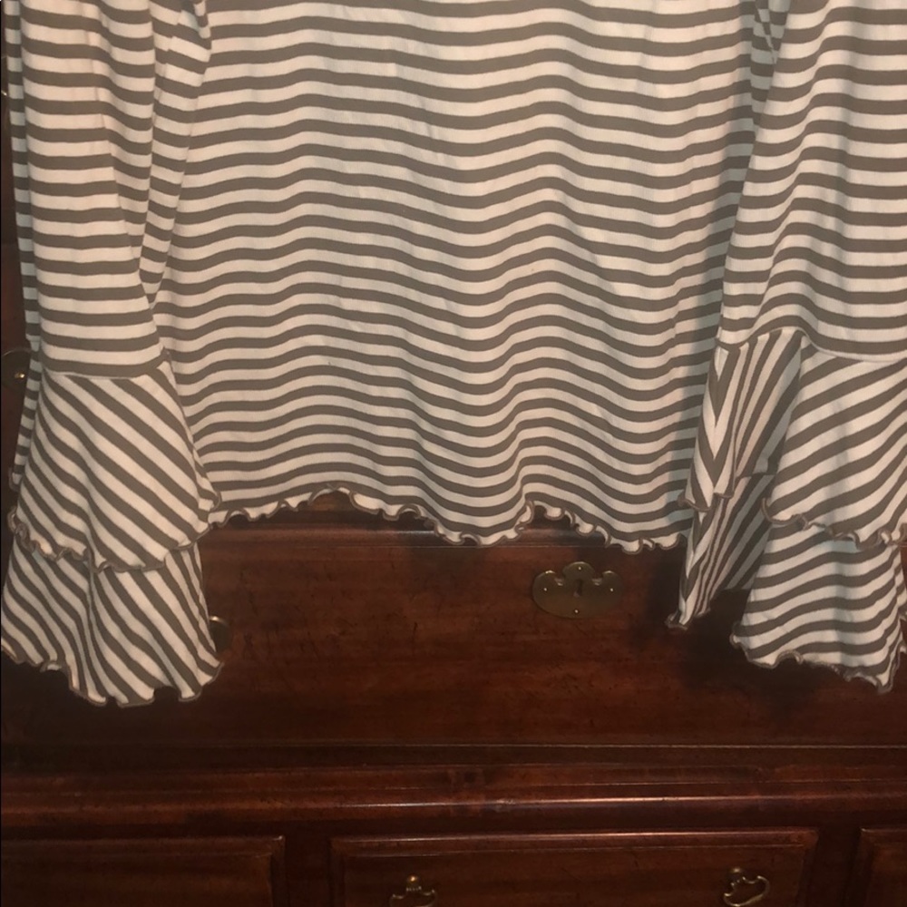 True Craft XLJ green and white ruffle sleeve top - Picture 5 of 8